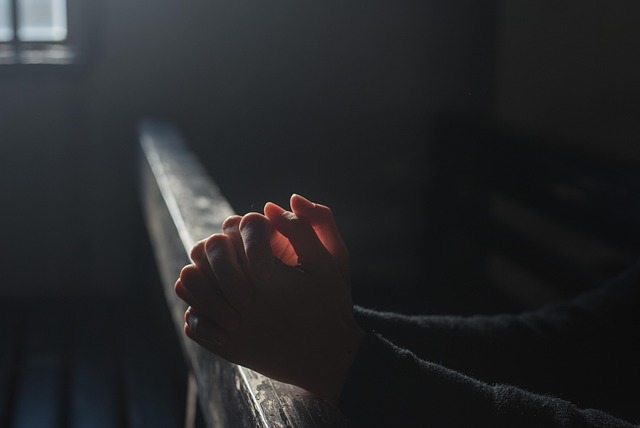 himsan-prayer-gc405d0cb3_640