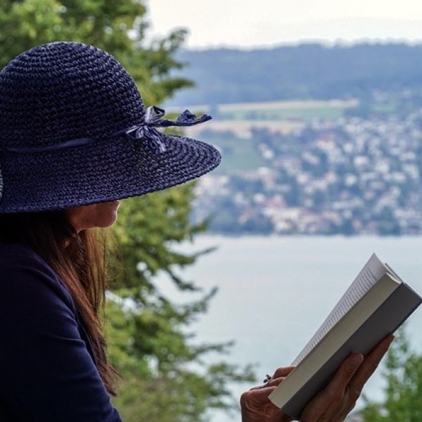 165106-woman-g9665bc3ee_640